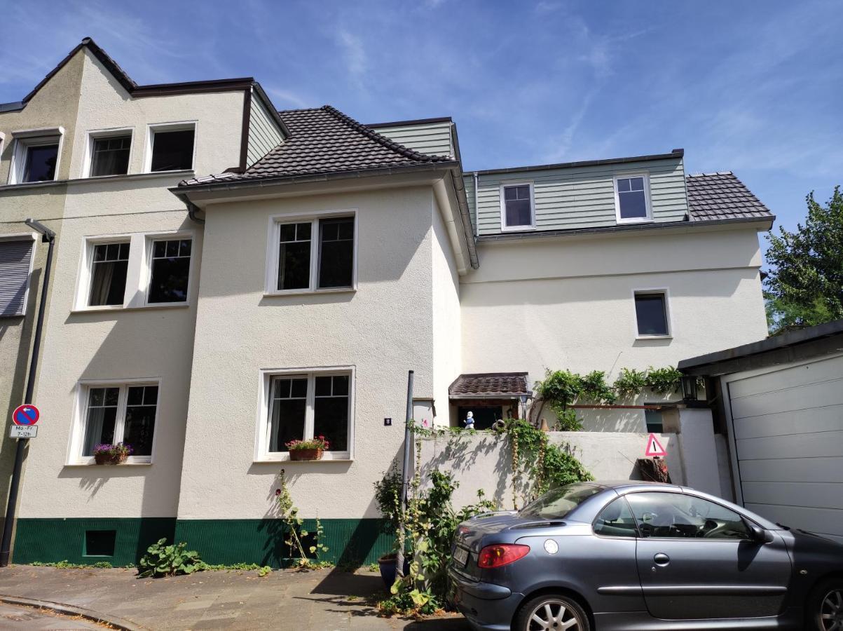 Gartenzimmer Mit Strassenbahn Zu Dom Und Messe Keulen Buitenkant foto